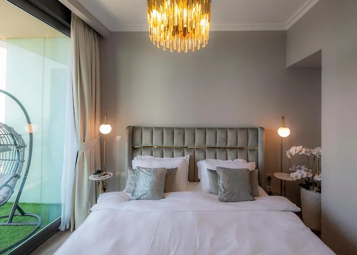 First Class 2Br With Full Dubai Skyline & Sea View